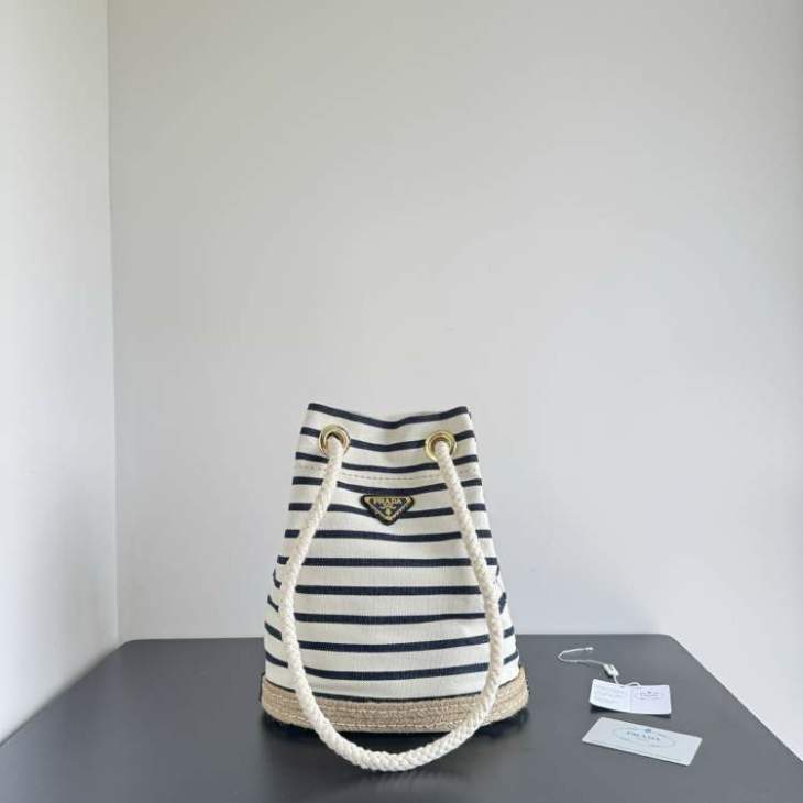 Picture of Prada Handbags _SKUfw206731276fw